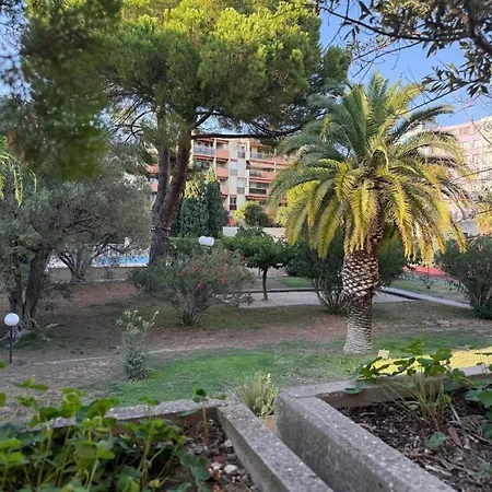 Avec Piscine Et Tennis * Hyeres